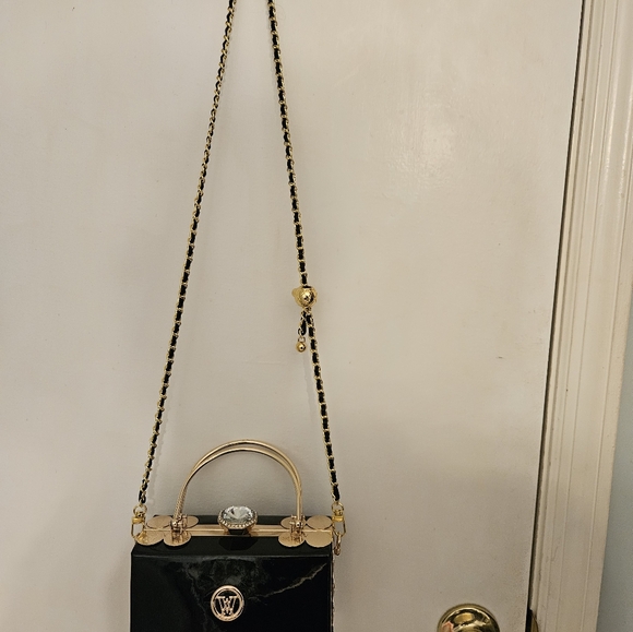 Elegant Black and Gold Women's Bag - Picture 3 of 11